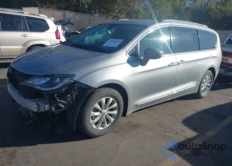 2017 Chrysler Pacifica Touring-L из США, поврежденный, VIN 2C4RC1BG9HR523890